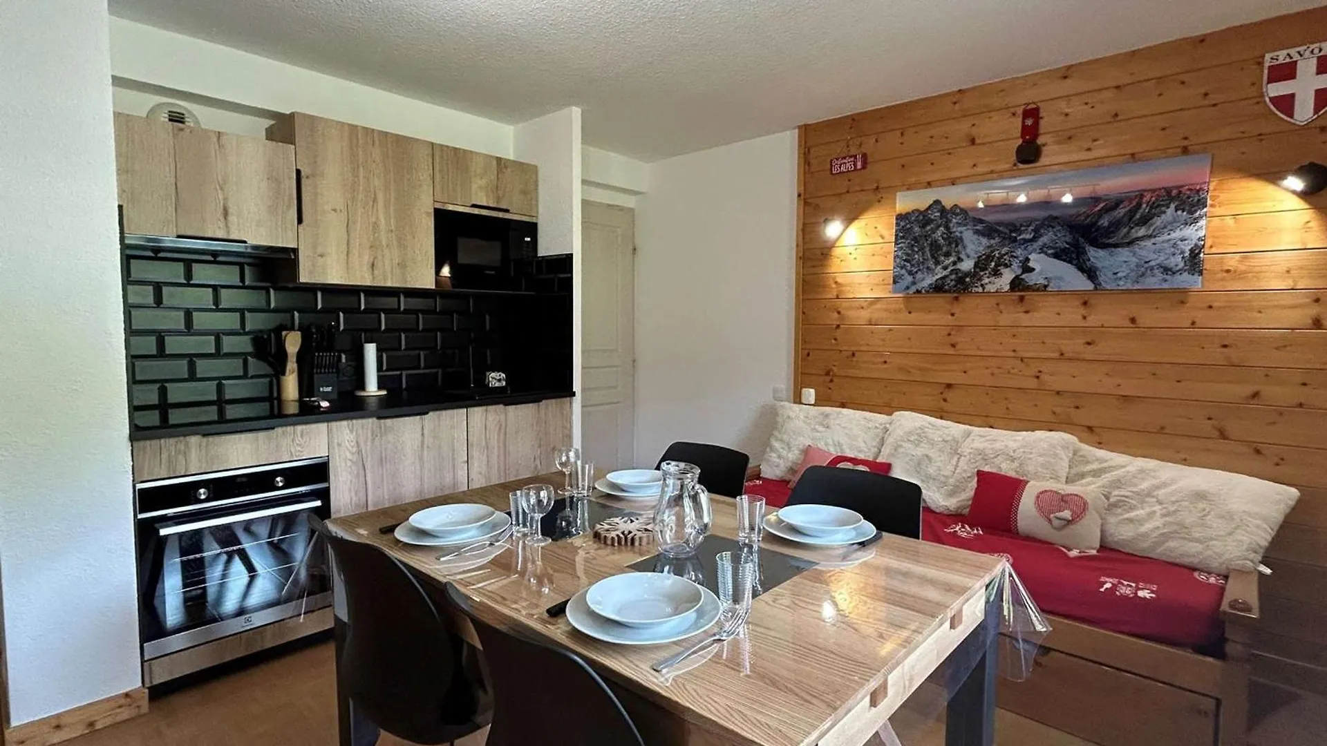 Appartement Cosy A Flumet, Pieds Des Pistes, 4 Pers., Piscine, Parking, Minibox Wifi. - Fr-1-603-75 contacts
